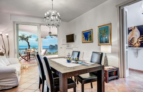 Marina del Cantone Apartamento | Medusa And The Seahorse Villa