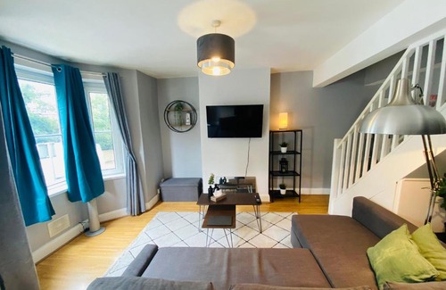Gillingham Apartamento | Medway Getaway - 3 Bed Home with Luxury Bathroom