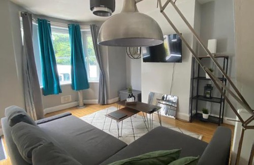 Gillingham Apartamento | Medway Getaway - 3 Bed Home with Luxury Bathroom