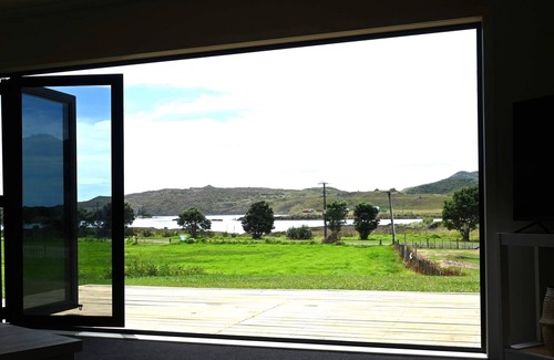 Waitomo District Casa | Mee ‘N G’s Boat Shed Marokopa’s finest luxury stay!