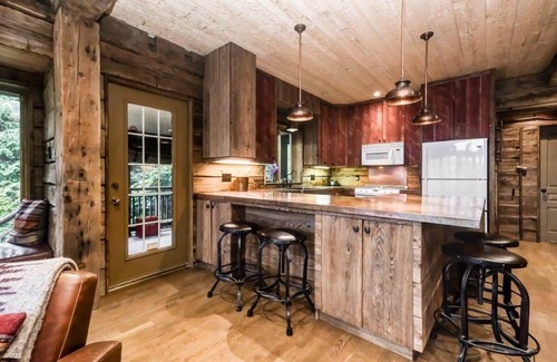 Chelsea Casa | Meech Lake Lodge - Family Getaway