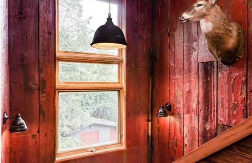 Chelsea Casa | Meech Lake Lodge - Family Getaway