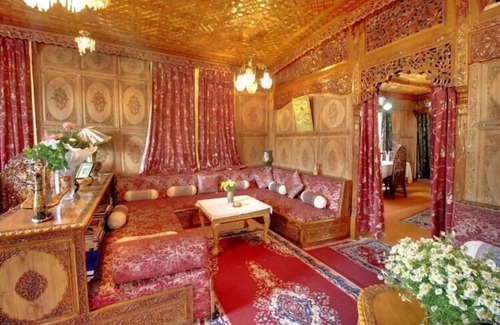 Dal Lake Hotel | Meena Group houseboats