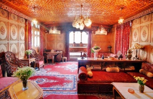 Dal Lake Hotel | Meena Group houseboats