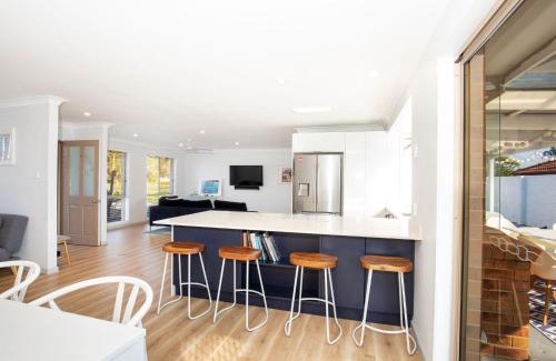 Culburra Beach Casa | Meeseeks I Pet Friendly I 2 Mins Walk to Beach