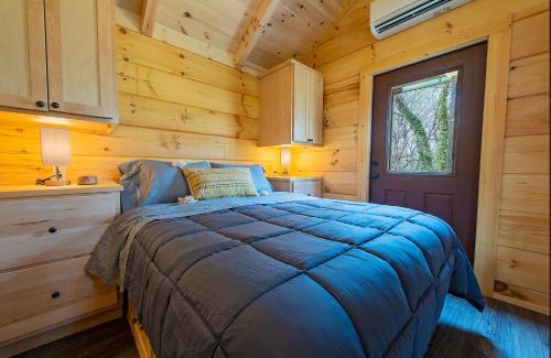 Lookout Valley Neighborhood Association Casa | Meg Cabin Tiny Rustic Comfort On Lookout Mtn