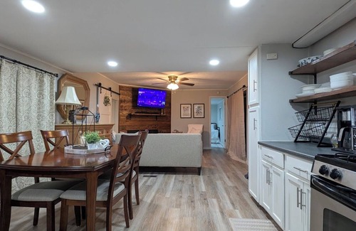 Waco Casa | Meg's Place on the River.. steps away from the Brazos River in China Spring