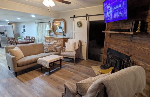 Waco Casa | Meg's Place on the River.. steps away from the Brazos River in China Spring