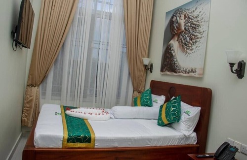 Dar es Salaam Cama Y Desayuno | Mega Lodge