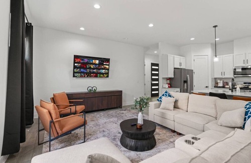 MLK Apartamento | Mega Lux Combined Unit - Up to 36 Guests
