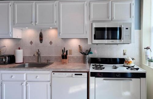 Union City Apartamento | Mega Stunning Skyline View - APT 4-5 Combination - 6 Bedroom - Sleeps 25 - 15 mins to NYC