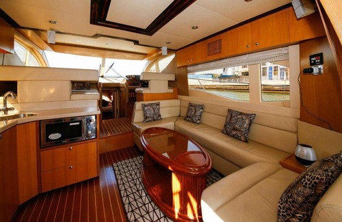 Dubai Marina Alquiler De Eote | Mega Yacht Charter on AnchorsBook