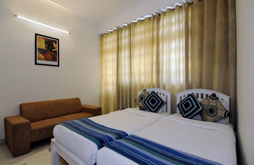 Dwarka Cama Y Desayuno | Mehra Residency at the Airport