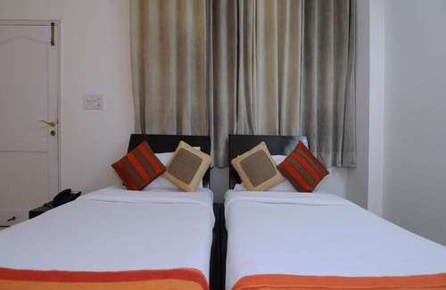 Dwarka Cama Y Desayuno | Mehra Residency at the Airport