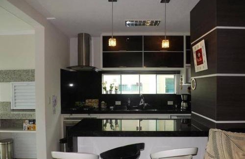 Andorinha Apartamento | Meia Praia com estilo! 3 suítes, churrasqueira e garagem