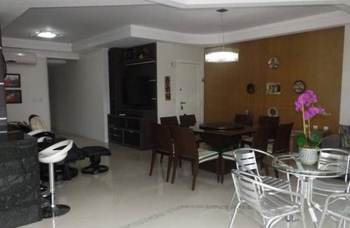 Andorinha Apartamento | Meia Praia com estilo! 3 suítes, churrasqueira e garagem