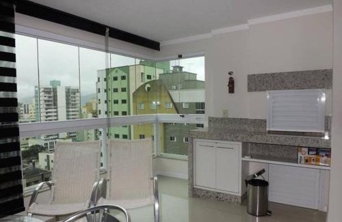 Andorinha Apartamento | Meia Praia com estilo! 3 suítes, churrasqueira e garagem