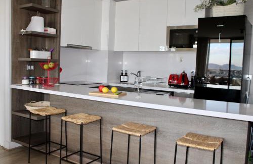 Apoquindo Apartamento | Mejor ubicación! Cerca a Mall parque Arauco, wifi, balcón