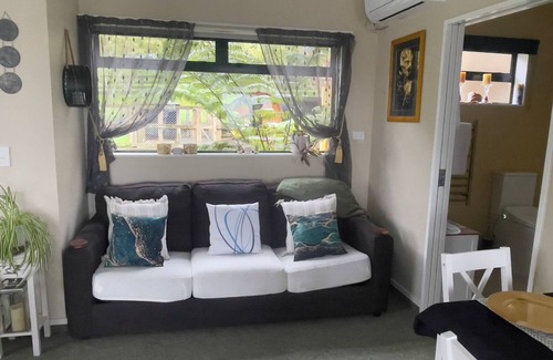Te Kuiti Cama Y Desayuno | Mel's Retreat - Deluxe Family Room with Disability Access