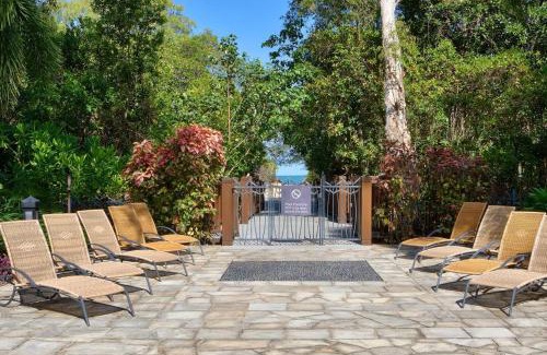 Palm Cove Apartamento | 'Melaleuca' Three-bedroom Suite with Adjacent Studio at Temple Resort