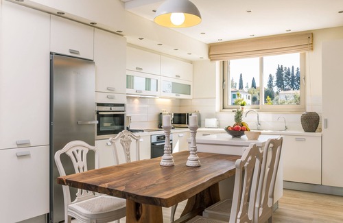 Corfu Town Villa | Melithea Seaview Villa: impresionantes vistas, piscina infinita, jacuzzi interior