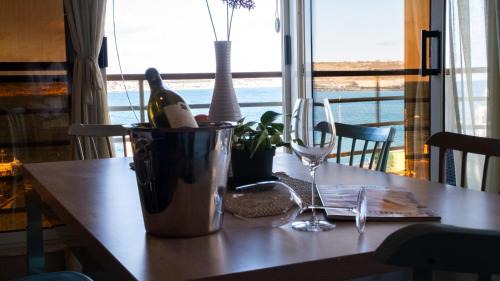 Għadira Apartamento | Mellieha Bay 3 Bedroom Apartment 'Coastal Comfort'