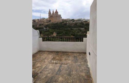 Għadira Apartamento | Mellieha Luxury Penthouse with sea & country views