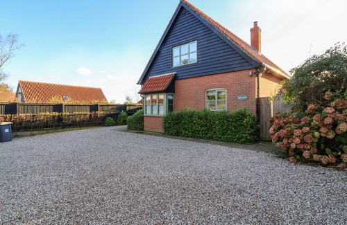 Thorpeness Casa | MELLOWS, THORPENESS, pet friendly, with a garden in Thorpeness