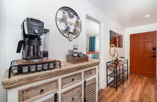 Vista Casa | Melrose 2 BR w/ large kitchen + fireplace + patio