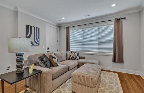 Melrose Casa | Melrose Mix - Rooftop Deck - 5 Mins to Broadway