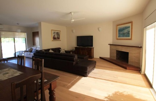 Claremont Casa | Melvista on the Park between City and the Beach