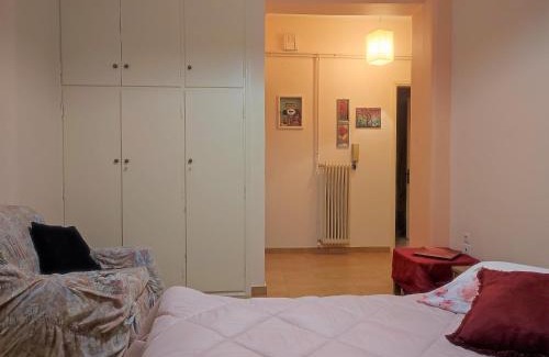 Patras Apartamento | Mema's Tranquil Studio in Patra - Free Parking