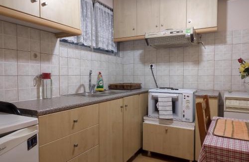 Patras Apartamento | Mema's Tranquil Studio in Patra - Free Parking
