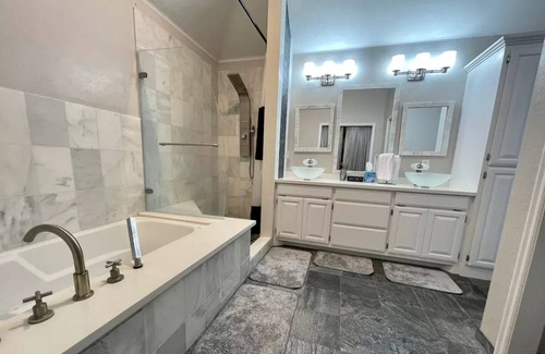 Edmond Casa | MeMe's B&B in the Forest- Pool and Spa!