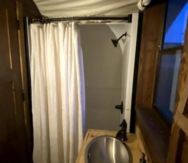 Glenwood Casa | Memorable Vacation in 1800s-Style Covered Wagon in Glenwood, Iowa