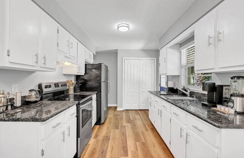 Orange City Casa | Memories Fully Renovated Home with Huge Backyard!