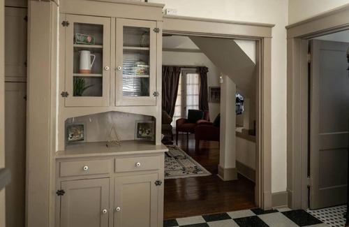 Central Midtown Apartamento | Memphis Belvedere Suites Upper Queen loft 1 Bedroom