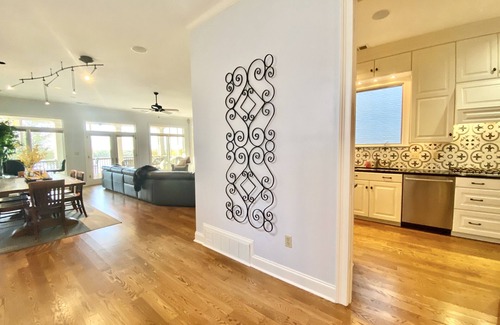 Downtown Memphis Casa | Memphis Dream House - 6 bedrooms - ON THE RIVER - Pool + Elevator + Gym + VIEWS