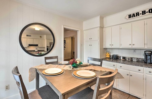 Whitehaven Cabaña | Memphis Vacation Rental - 1/2 Mi to Graceland
