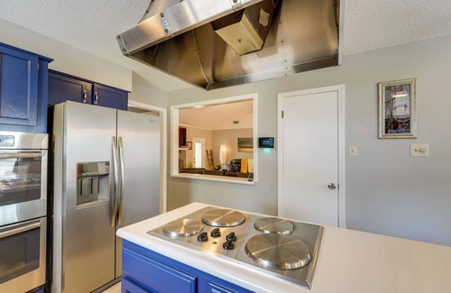 Capleville Cabaña | Memphis Vacation Rental Getaway w/ Large Deck