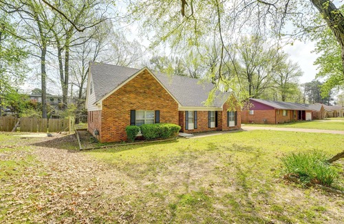 Whitehaven Cabaña | Memphis Vacation Rental - Walk to Graceland!