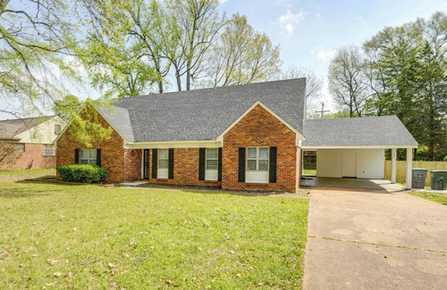 Whitehaven Cabaña | Memphis Vacation Rental - Walk to Graceland!