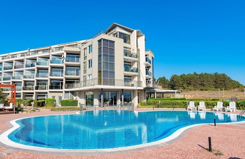 Sozopol Apartamento | MENADA * SOUTH PEARL* Pool View Studio for Family