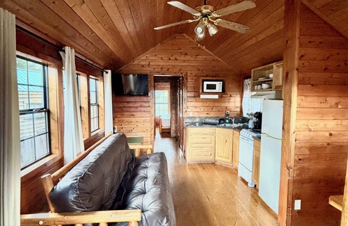 Willits Cabina | Mendocino Redwoods RV Resort