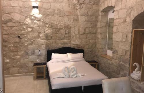 Safed Old City Casa | Mendy's Accommodation