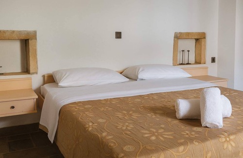 Monemvasia Casa | Menexes Suites Fiorelli Suite with Garden View