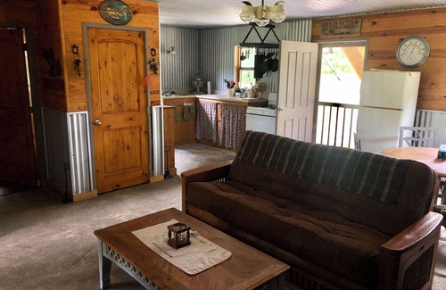 Pikeville Cabina | Mennonite Built Cabin on 81 acres surrounded by 30,000 acres of state park