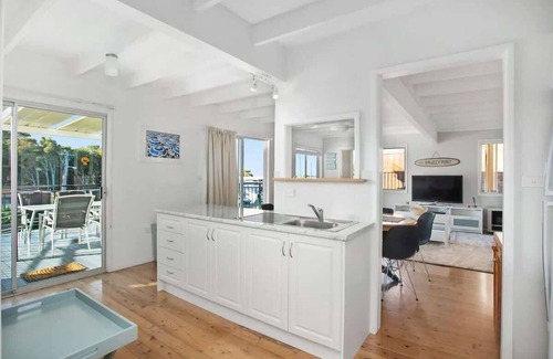 Bawley Point Casa | MeNo's at Bawley is located just a short walk to the stunning beaches of Bawley Point