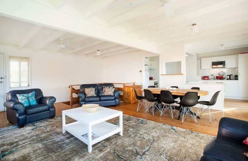 Bawley Point Casa | MeNo's at Bawley is located just a short walk to the stunning beaches of Bawley Point