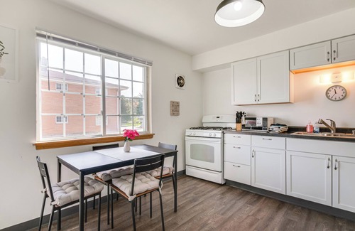 Menomonee Falls Condominio | Menomonee Falls Condo 12 Mi to Lake Michigan!